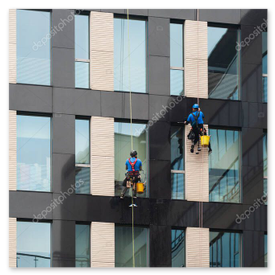 Fensterreinigung am Mehrfamilienhaus
