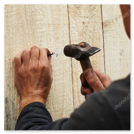 Reparatur: ausgebesserter Holzzaun